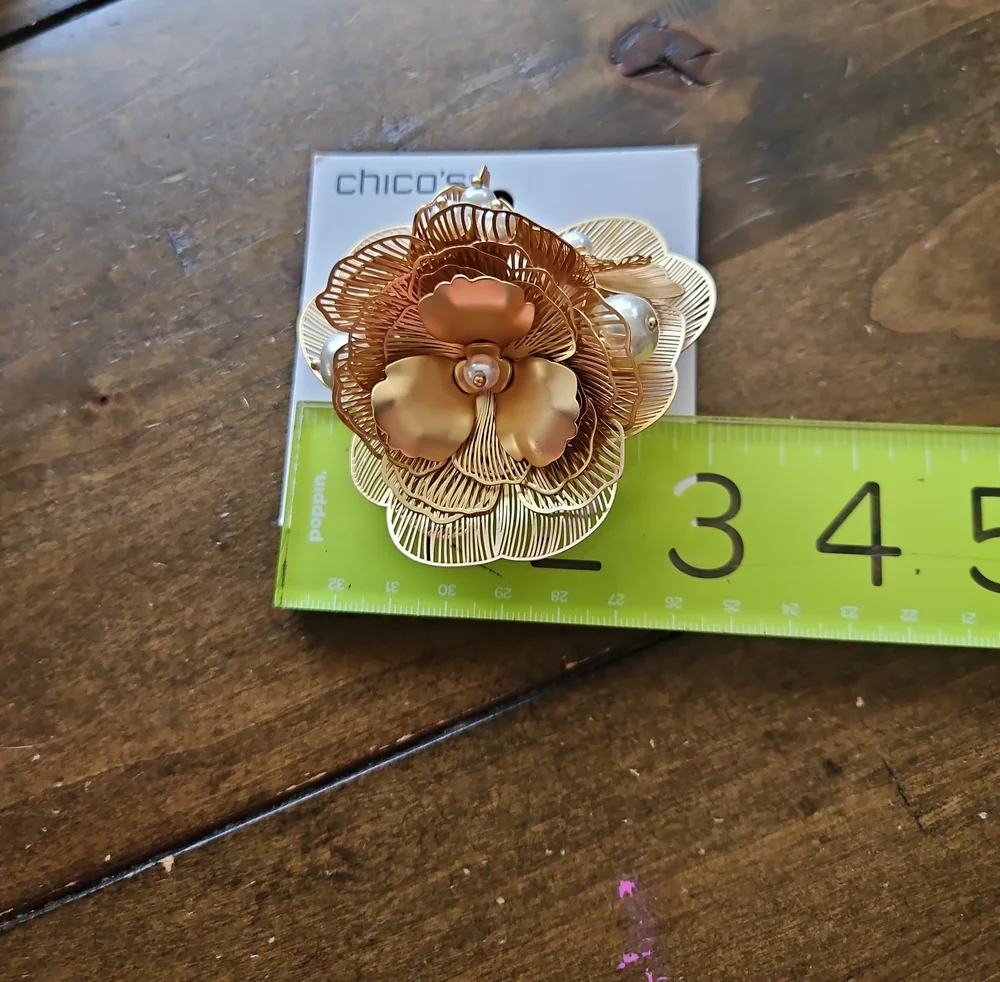 NWT Chico's Filagree Floral Brooch